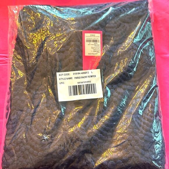 Lilly Pulitzer Parigi Skort Romper - True Navy Scalloped Shell Lace - Picture 4 of 4